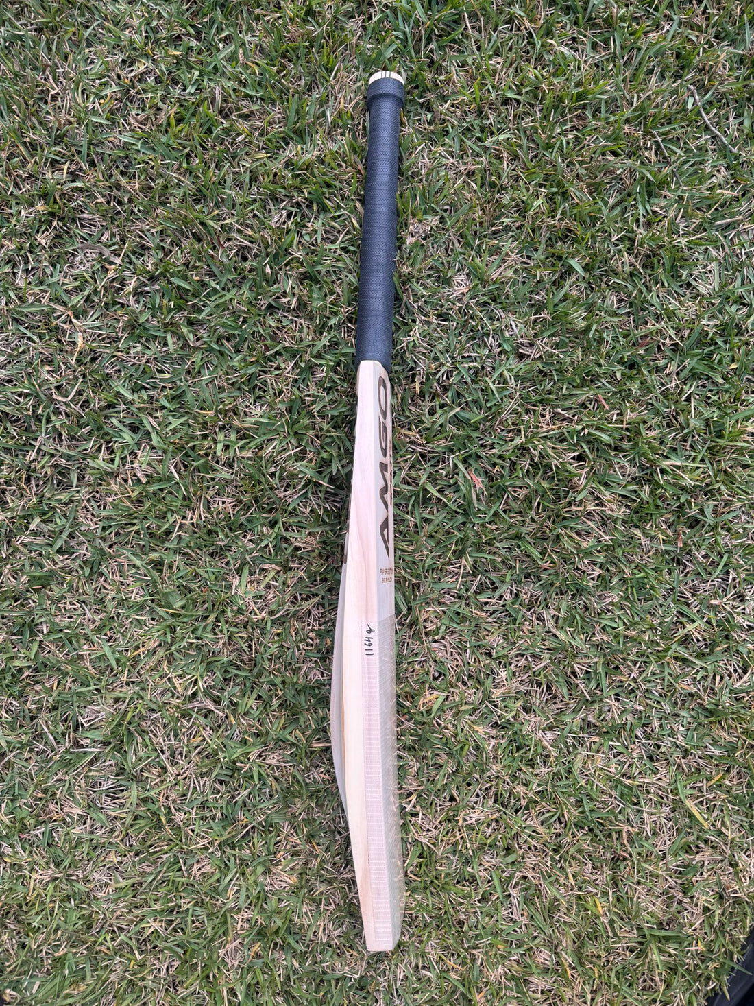 AMGO “PLAYERS EDITION” Players Grade ENGLISH WILLOW BAT – 1164 gms - Adult LONG Handle