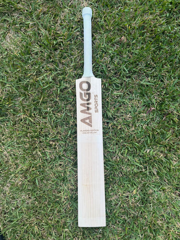 AMGO “PLAYERS LIMITED EDITION” Players Grade ENGLISH WILLOW BAT – 1134 gms - Adult Short Handle