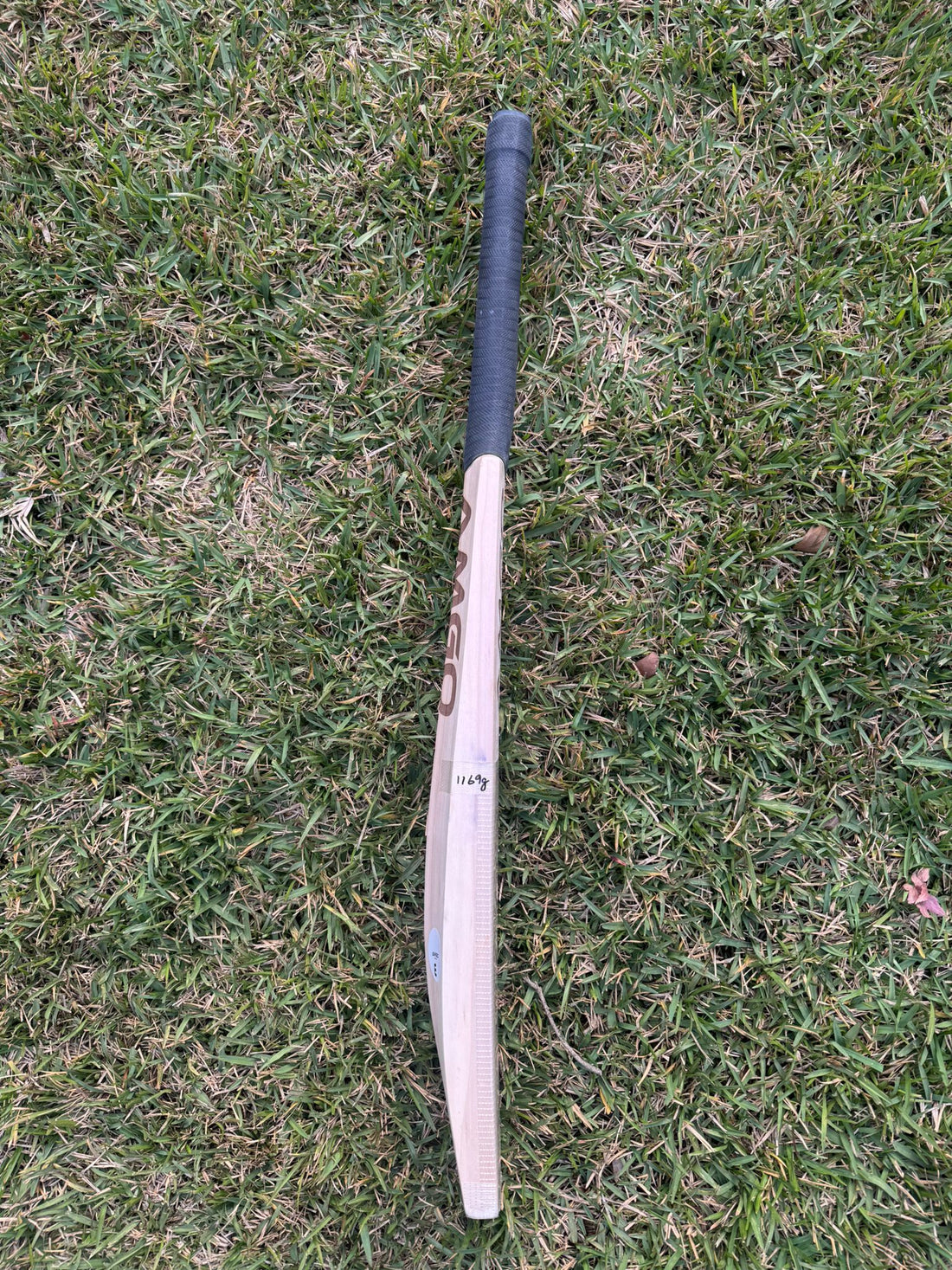 AMGO “ELITE EDITION” GRADE 1 ENGLISH WILLOW BAT - 1169 gms - Adult Short Handle