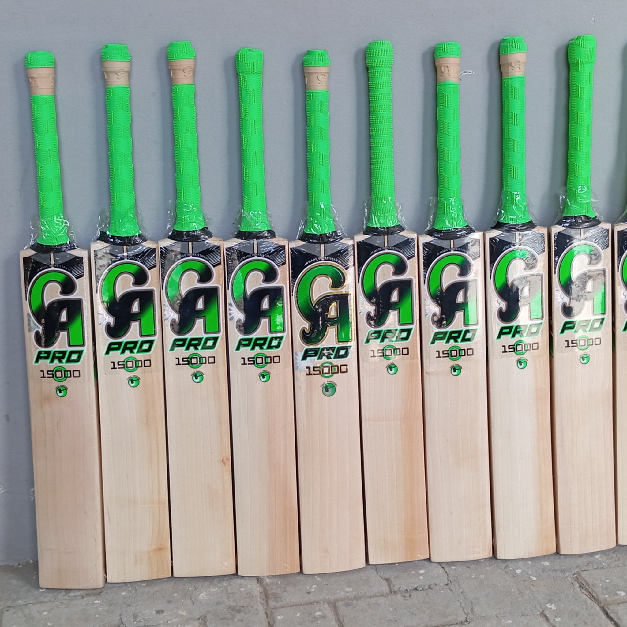 CA Pro 15000 Grade 1 English Willow Cricket Bat- Harrow size