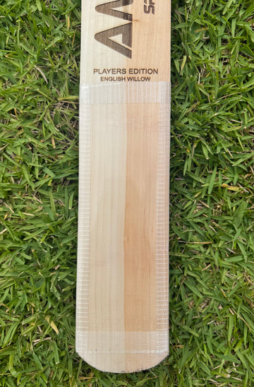 Harrow Size Juniors “PLAYERS EDITION” Players Grade ENGLISH WILLOW BAT – 1115 gms